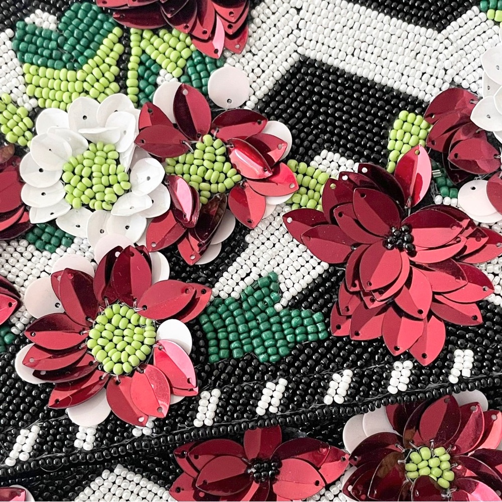 NWT Lulus Black and White Beaded Chevron Stripe Floral Clutch bag - Picture 7 of 9